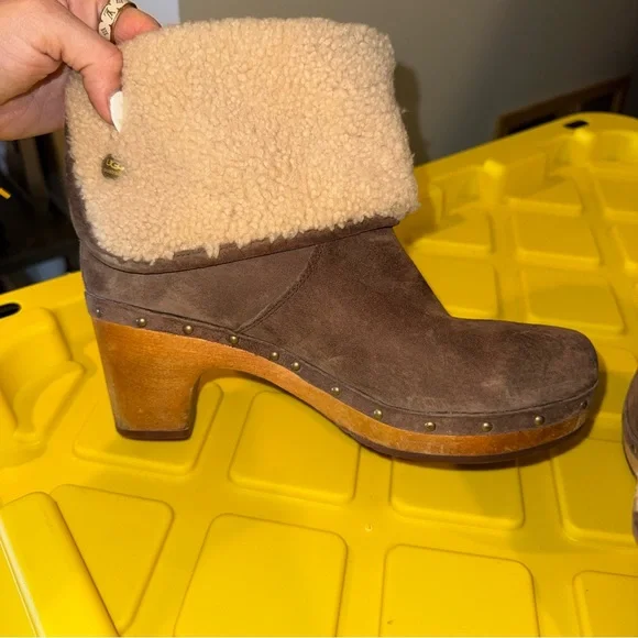 UGG Lynnea Suede Ankle Bootie - Sherpa Fold - Picture 5 of 7